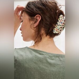 ▪️NWT Free People Night At The Museum Claw Clip